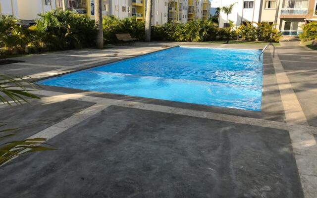 Tropical Condo BBQ Pool 5min to Airport