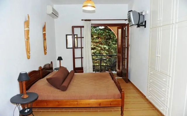 Comfy Studio With Garden