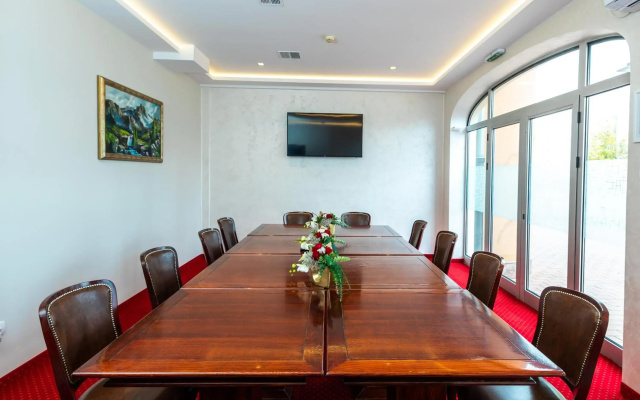 Garni Hotel Royal Crown