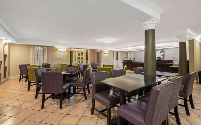 La Quinta Inn by Wyndham San Antonio I-35 N at Toepperwein