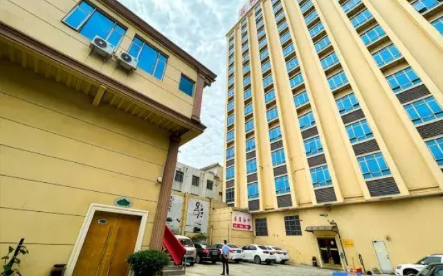Vienna International Hotel(Puning High Speed Railway Station Store)
