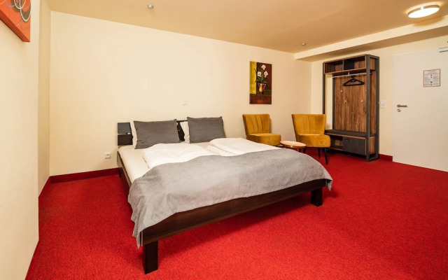 S & D Hotel