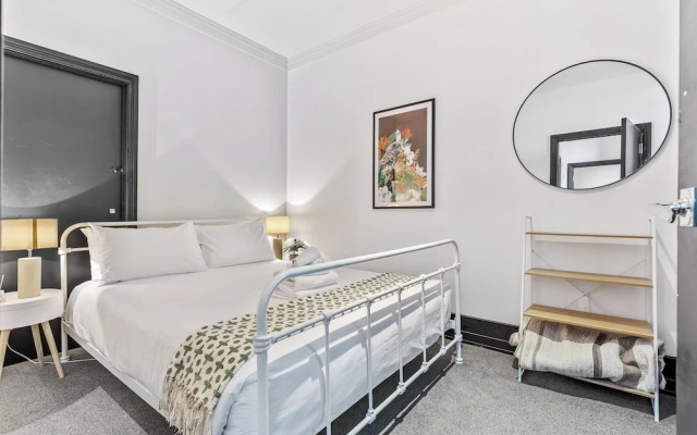 Spacious 2Br In Cbd Pool Gym Parking