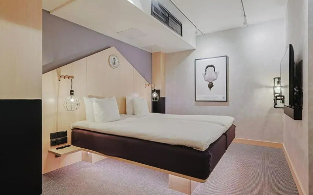 Hotel With Urban Deli