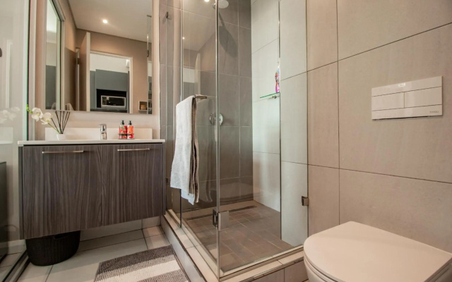 301 Menlyn Maine Trilogy Apartment
