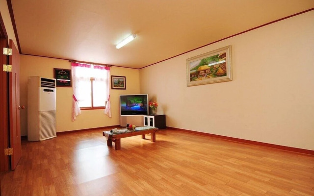 Songnisan Mountain White