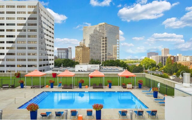 Downtown Midtown Apartments by NUOVO