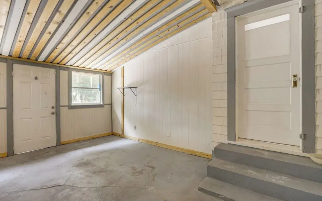 Quiet Jacksonville Retreat - 4 Miles to Downtown!