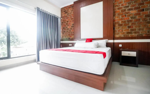 RedDoorz Plus near Kualanamu Airport