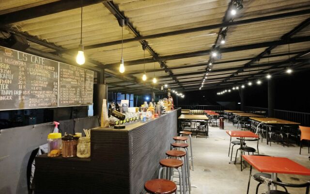 ZEN Rooms B Walk Batu