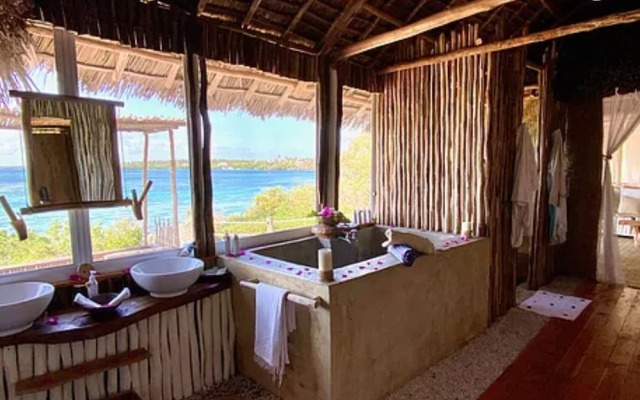 Rock And Sea Resort,baobab Suite