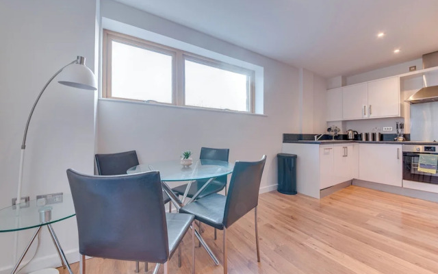 Elegant Shire House Apartment