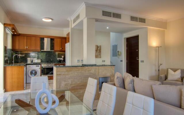 Phaedrus Living: Amorosa 13 Beachside Villa