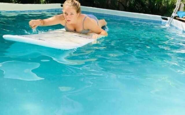 Burnt Toast Surf Camp - Hostel