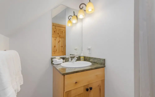 Cascades Adventure Cabin