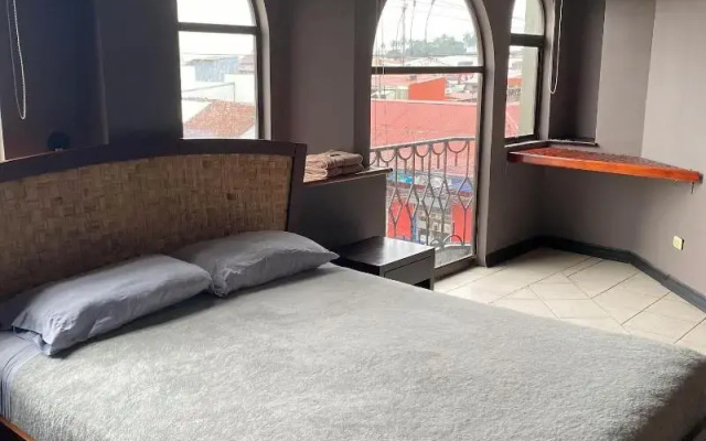 Alajuela Backpackers Airport Hostel