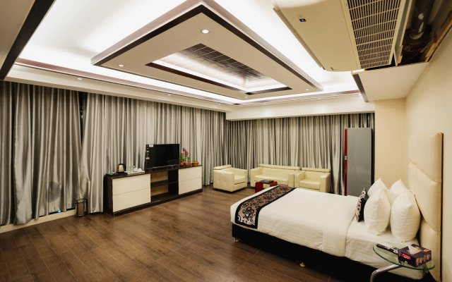 Contemporary Heights Resort and Hotel