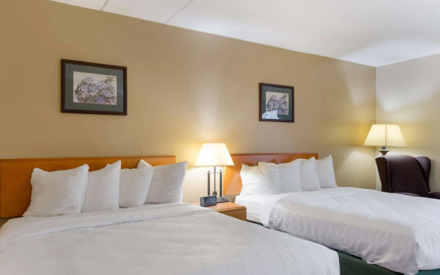All Seasons Inn & Suites
