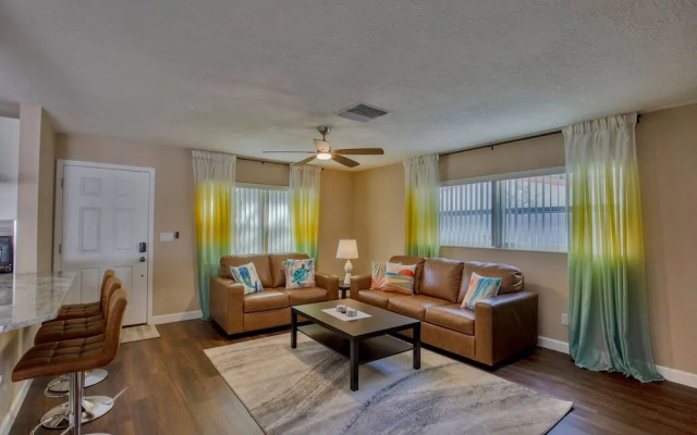 Sunny Escape-heated Pool