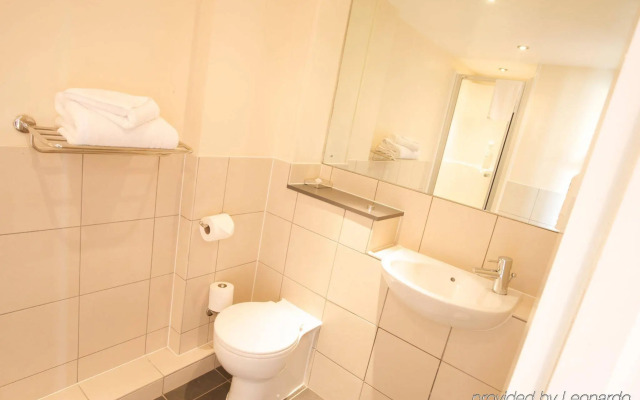 Roomzzz Leeds City West