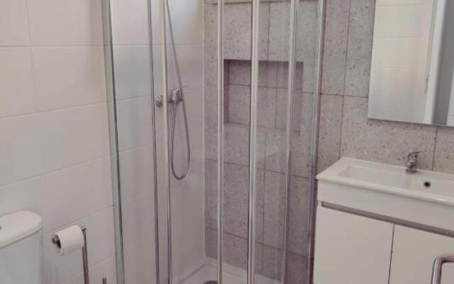 Moradia Geminada V0 - Localização Central - Casa Inteira