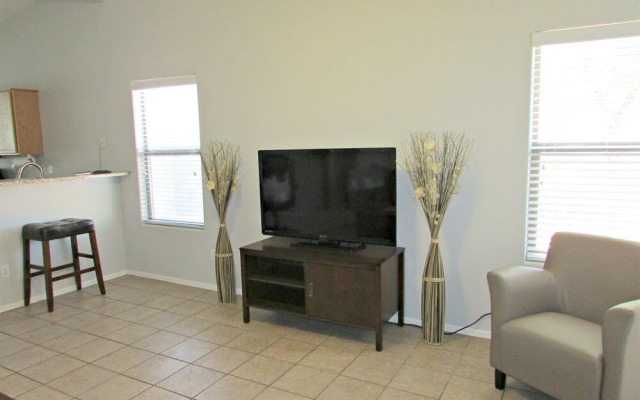 2821 Avondale