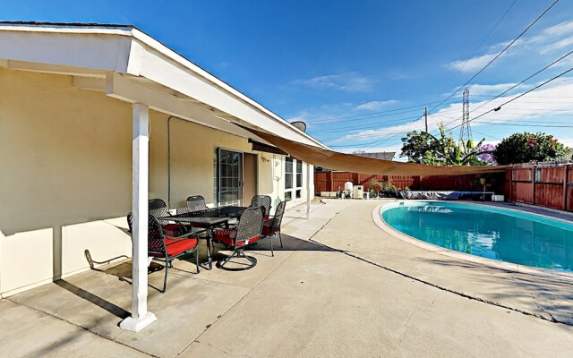 Larry 10631 - 3 Br home by RedAwning
