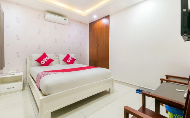 OYO 652 Monaco Hotel (Vaccinated Staff)