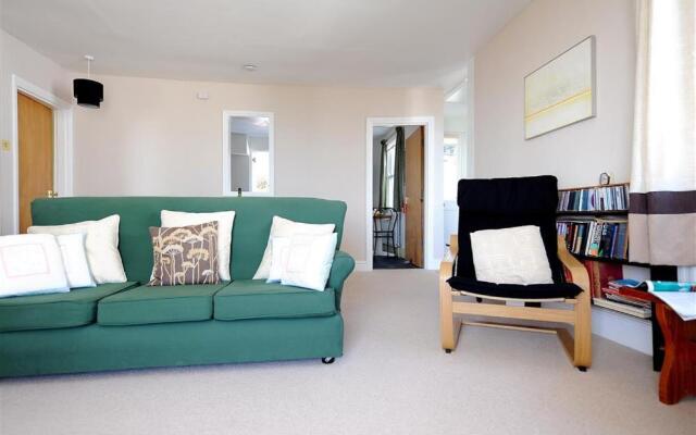 2 Harbour Heights