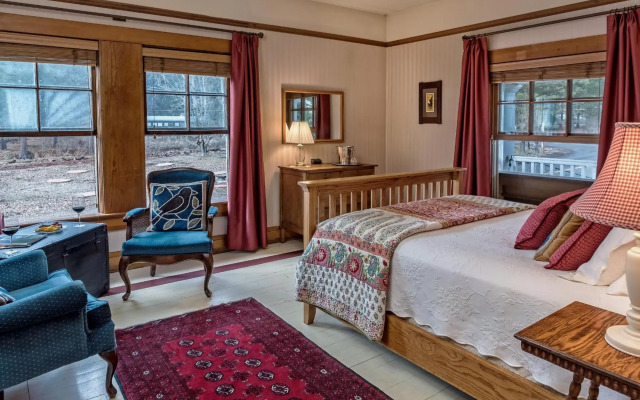 McCloud Hotel