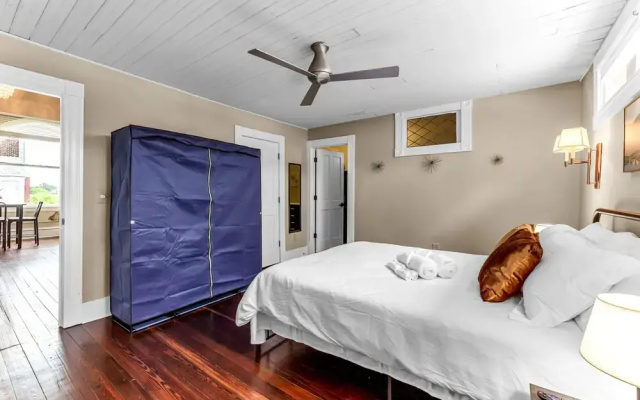 The Elm St Suite - Downtown Condo