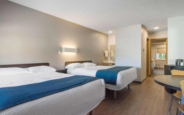 Motel 6 Victoria Airport Saanichton