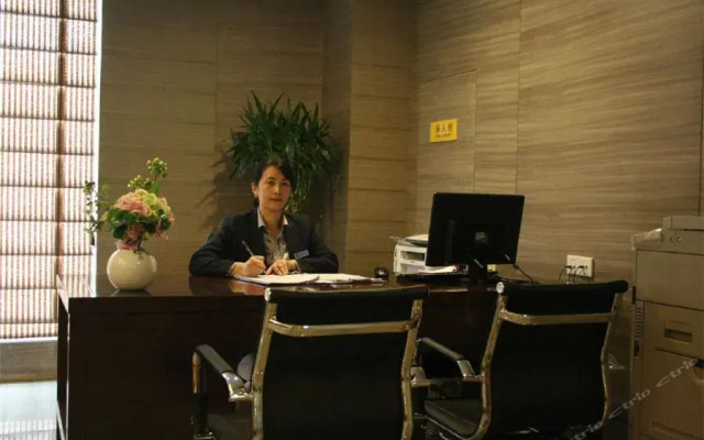 Phoenix Jinghua Hotel