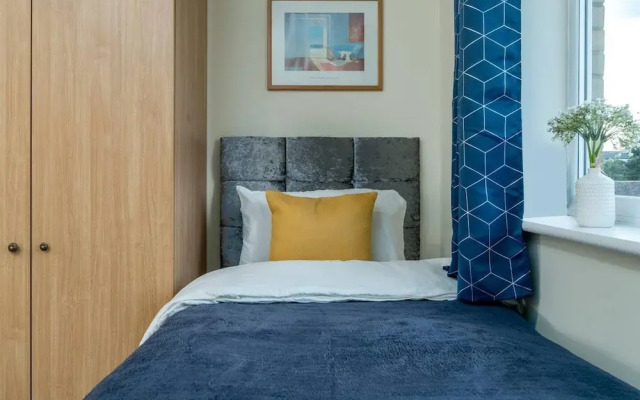 Cozy 2 bed Room Flat, Walking Distance From Excel