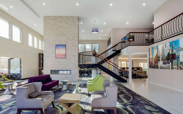 La Quinta Inn & Suites by Wyndham Oakland - Hayward