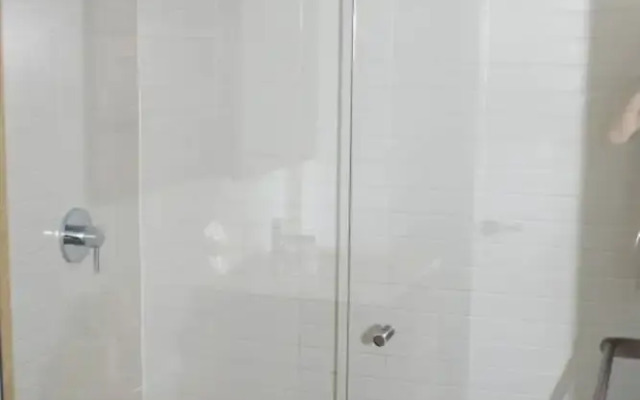 Modern Queen West 2 Bedroom and 2 Bathroom