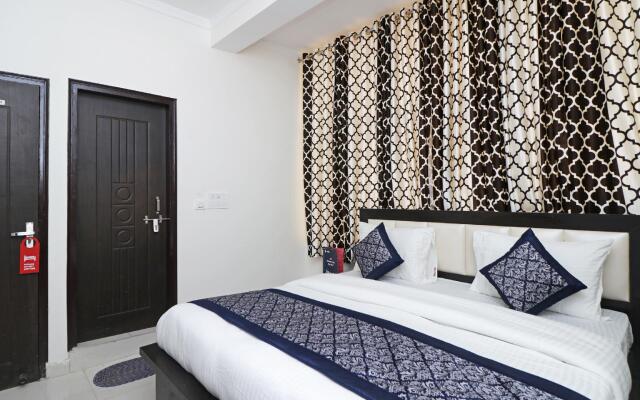 OYO 12738 Hotel Diamond