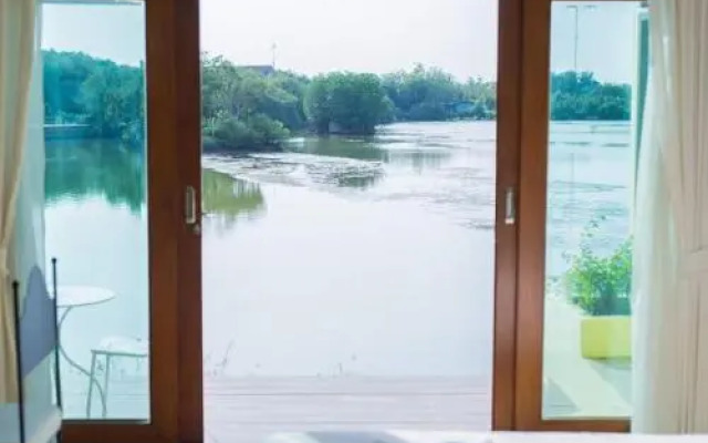 Baan Talay See Cream Resort