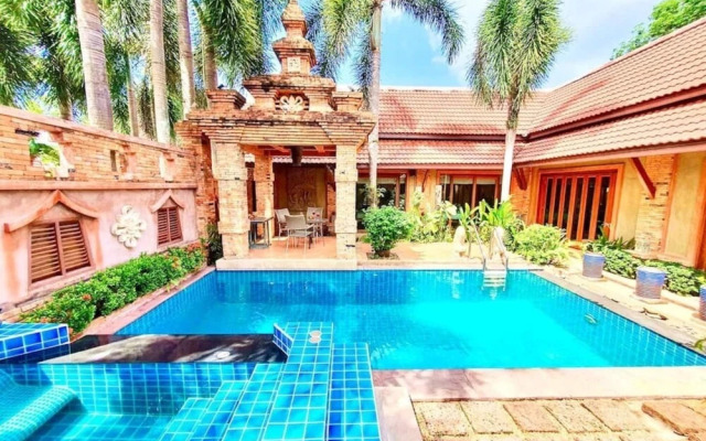 Balinese Pool Villa in Rawai