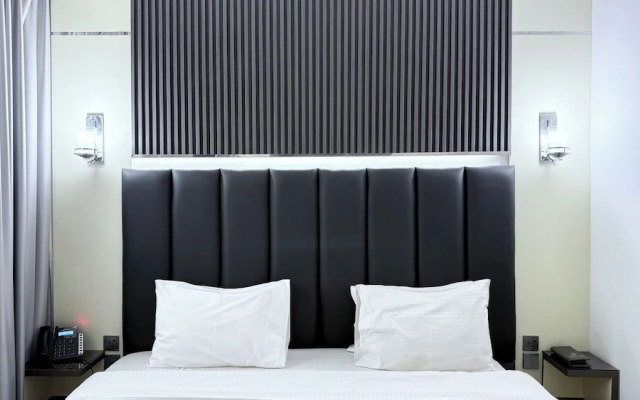 Royal Tulip Dancenter Suites Sharjah