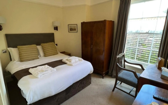 Norfolk Arms Hotel
