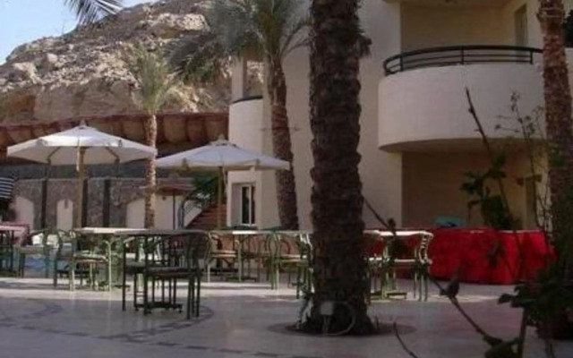 Naama Inn