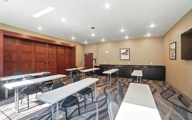 Cobblestone Hotel & Suites-Bellefontaine