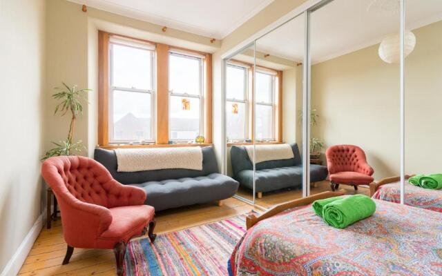 425 Quirky and Charming 2 Bedroom Seaside Apartment in Portobello