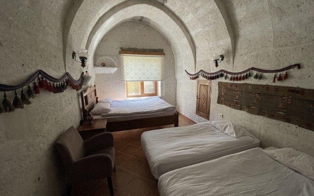 Anatolia Raymonde Cave House