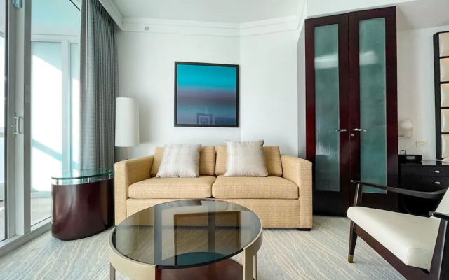 FontaineBleau Balcony 10 min from SoBe