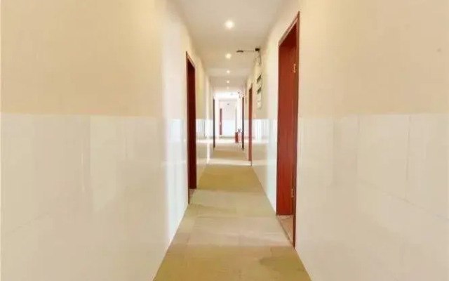 Small White Whale Inn