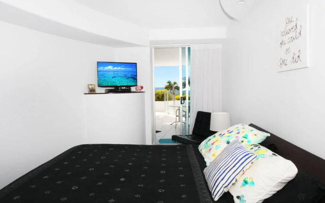 Sirocco 202 by G1 Holidays - Two Bedroom Beachfront Apartment in Sirocco Resort – Guest Rooms – Mooloolaba