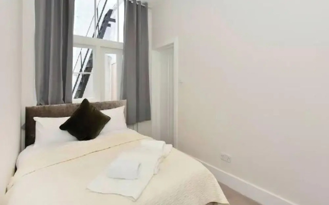 3-bed South Kensington Flat With Outdoor Terrace