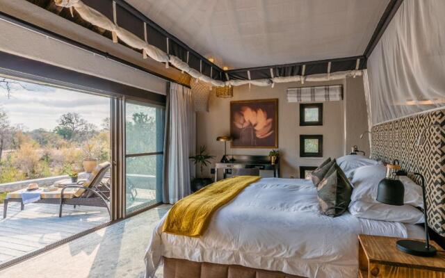 Thornybush Simbambili Lodge